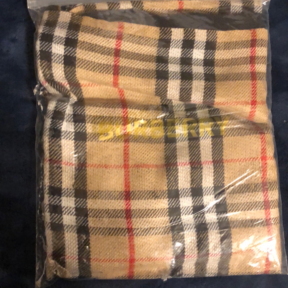 Burberry men’s scarf.